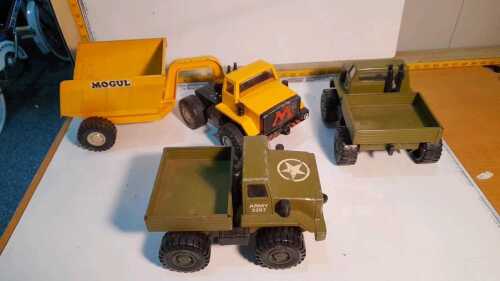 2 X MECCANO ARMY TRUCKS PLUS 1 X MECCANO YELLOW DUMPER TRUCK