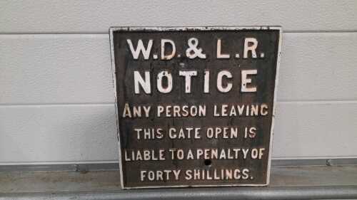 W D + L R NOTICE SIGN