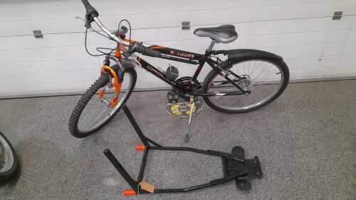 APPOLO MOUNTAIN BIKE AND BIKE RACK